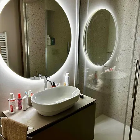 Exclusive Luxury Modern Center With Private Garage *